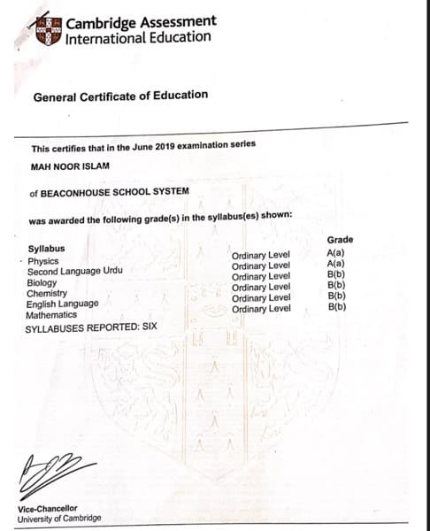 Mah Noor graduated from De Montfort University