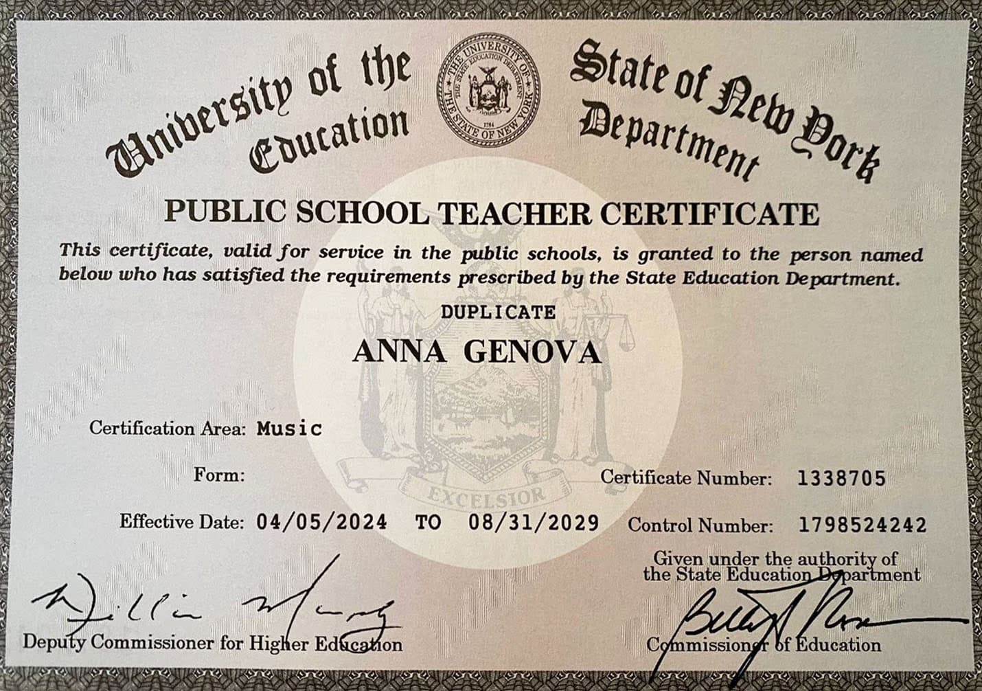 Anna graduated from Maimonida music academia 