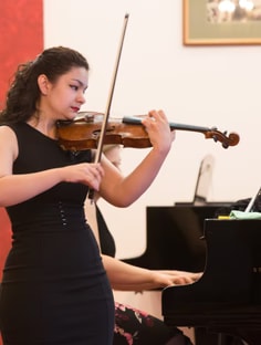 Profile photo of Gloria , undefined tutor at Wiingy