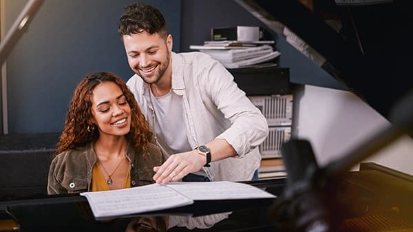 1-on-1 piano lessons to improve hand coordination and master finger placement