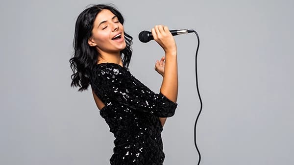 How 1-on-1 singing lessons can help overcome doubt and shine in singing competitions