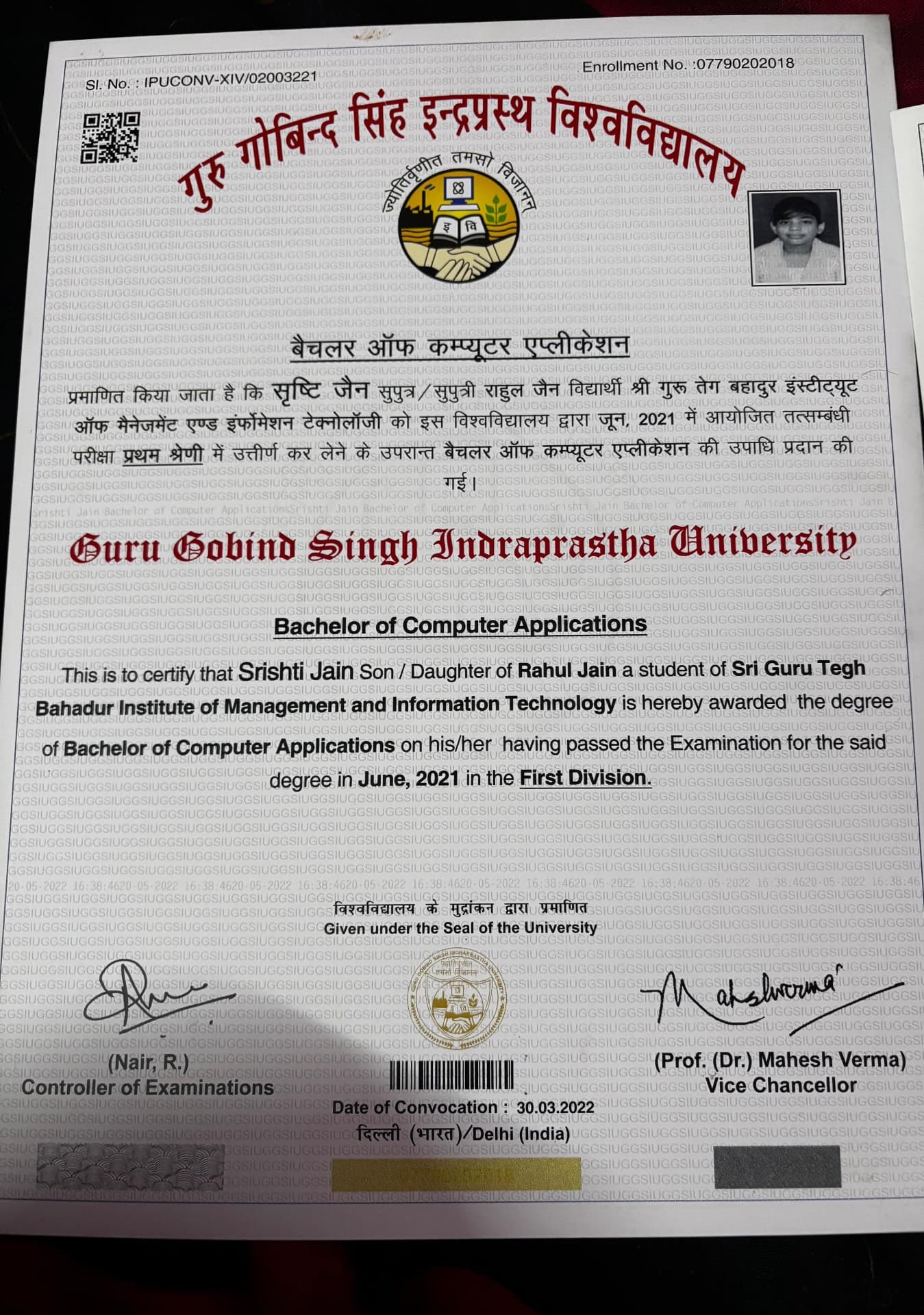 Srishti graduated from Guru Gobind Singh Indraprastha University