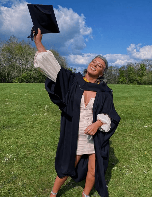 Tara graduated from Irish World Academy of Music and Dance / University of Limerick