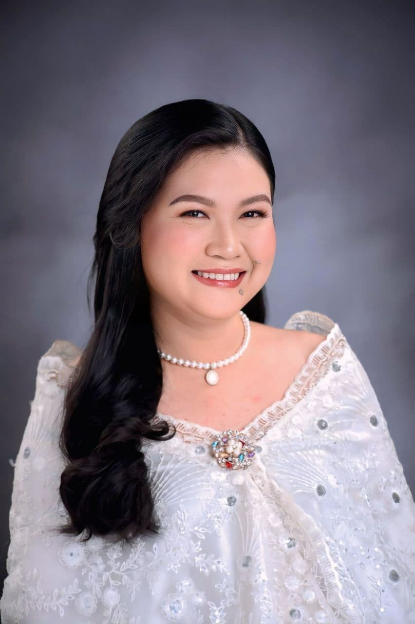 Ellajane Nina graduated from Saint Joseph College