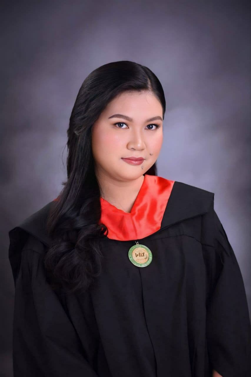 Ellajane Nina graduated from Saint Joseph College