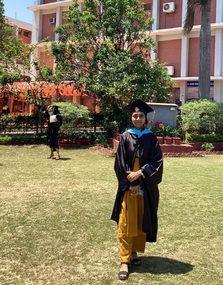 Jasleen graduated from Sri Guru Gobind Singh college sector -26, Chandigarh Panjab University