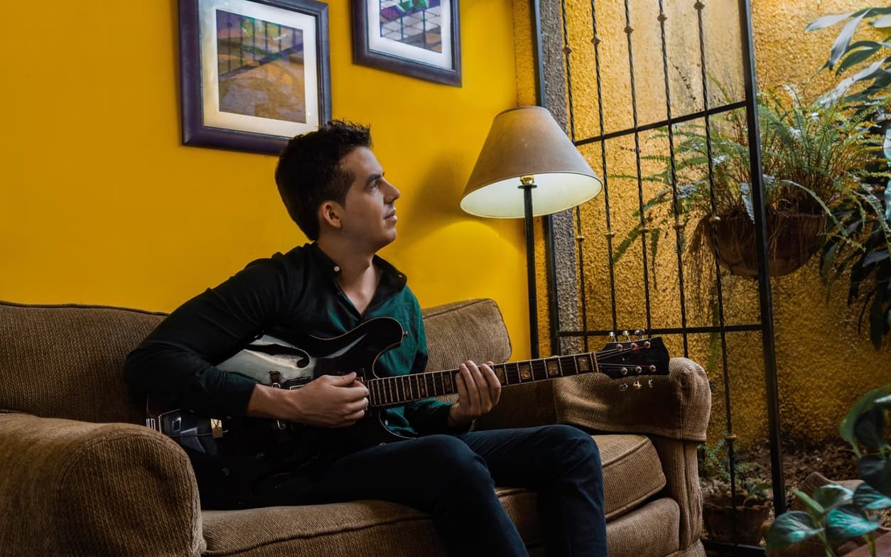 Profile photo of Edgard Javier, Guitar tutor at Wiingy