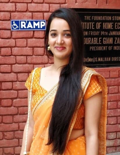 Profile photo of srishti, Hindi tutor at Wiingy