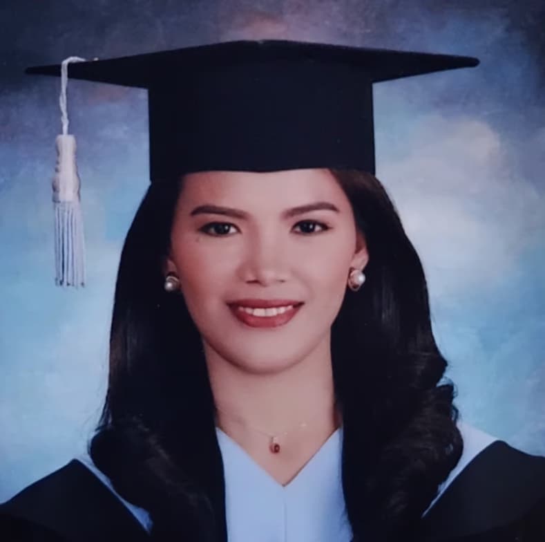 Graduation ceremony photo of Gleendyl Ann