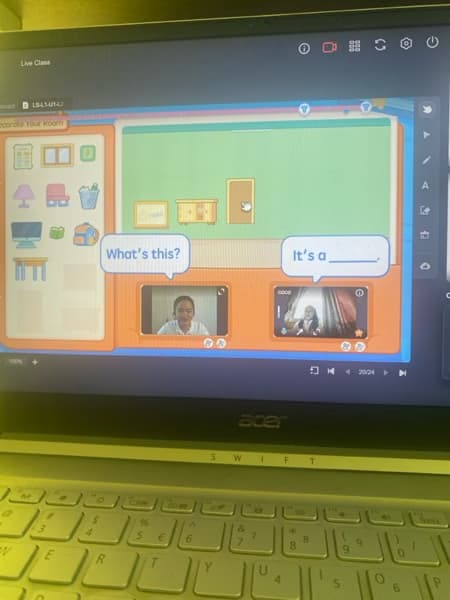 Live performance with ESL by Giselle