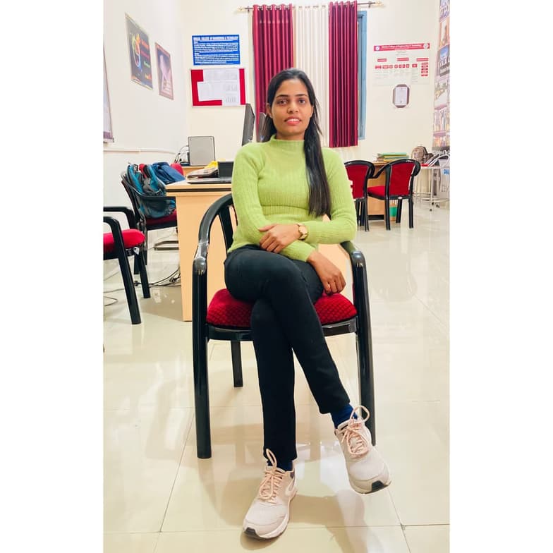 Profile photo of Pooja , Chemistry tutor at Wiingy