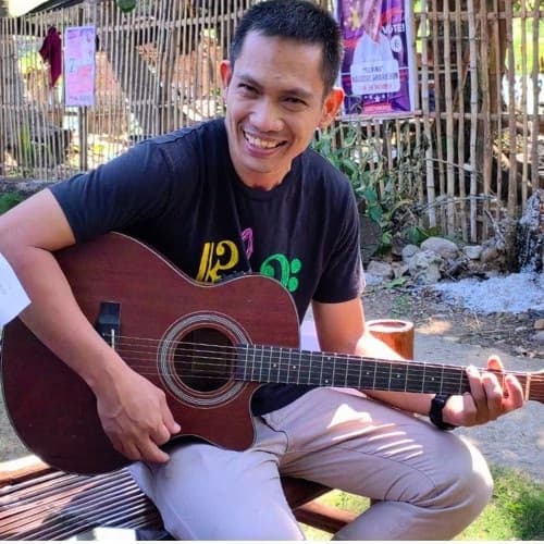 Profile photo of Jonas, Guitar tutor at Wiingy