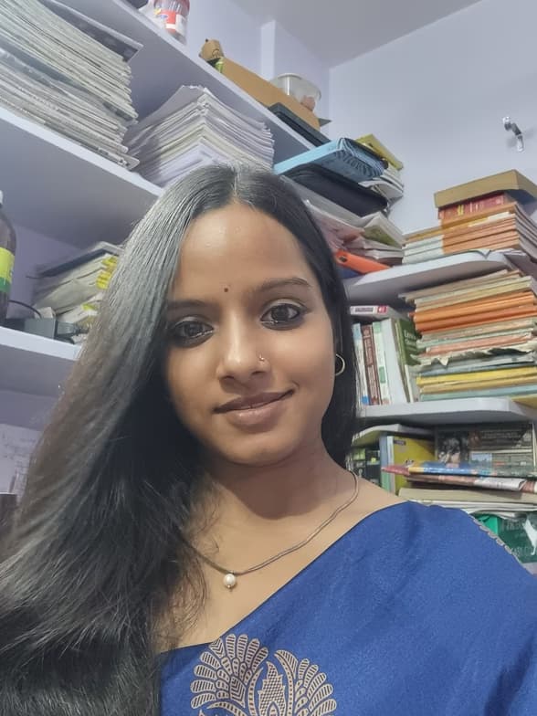 Profile photo of hema, Economics tutor at Wiingy