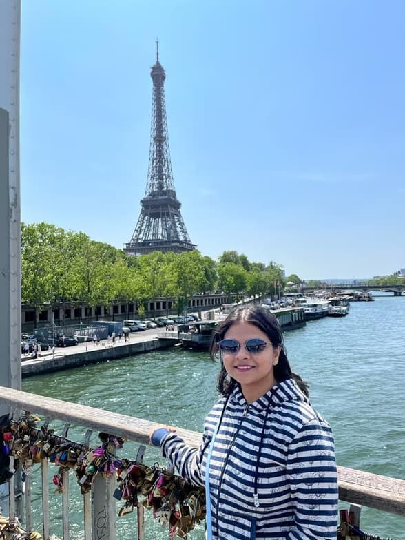 Travel snapshot of Shreya during a trip