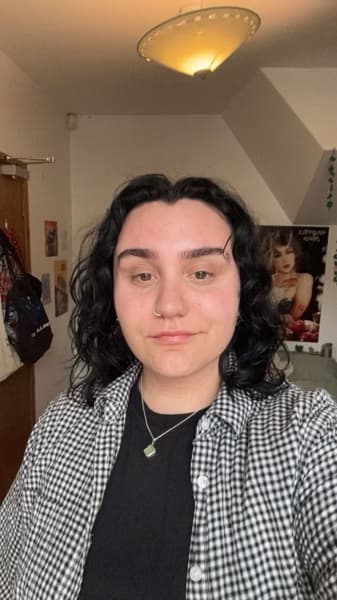 Profile photo of Lily, Singing tutor at Wiingy