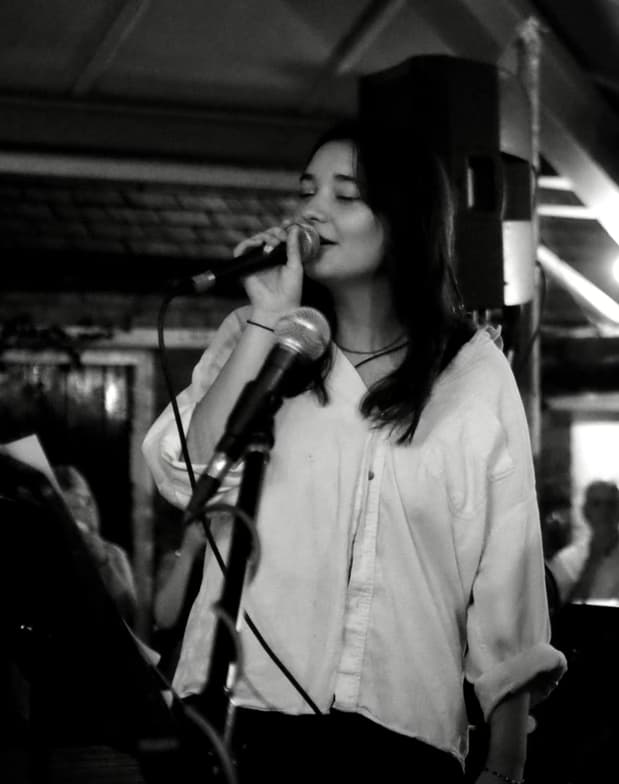 Profile photo of Yasmin, Singing tutor at Wiingy