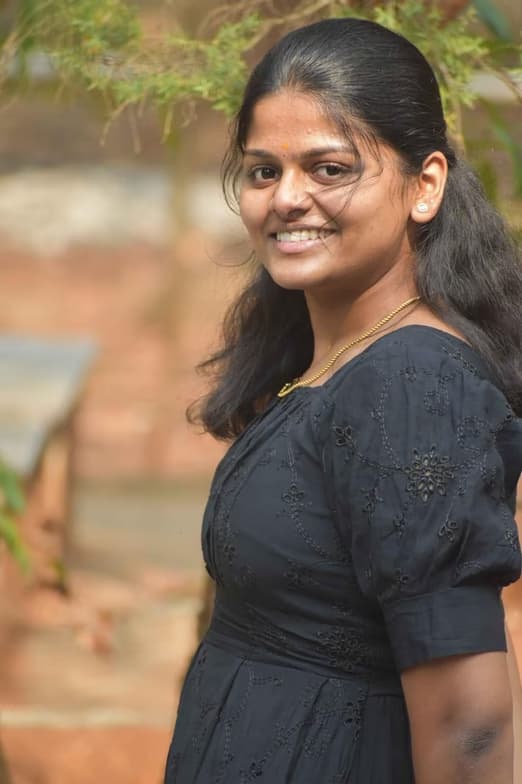 Profile photo of Naveena, Engineering tutor at Wiingy