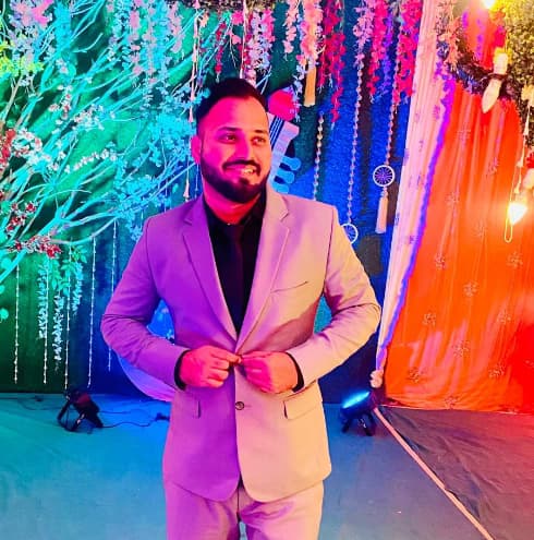 Profile photo of utkarsh, Physics tutor at Wiingy