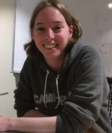 Profile photo of Tess, English tutor at Wiingy