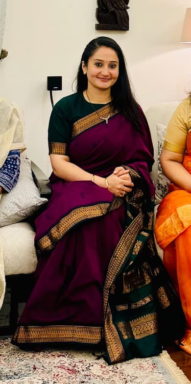 Profile photo of SAVIKA , Economics tutor at Wiingy