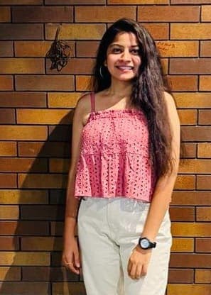 Profile photo of Stuti, French tutor at Wiingy