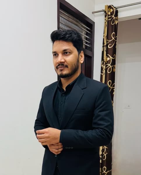 Profile photo of Praveen, Science tutor at Wiingy