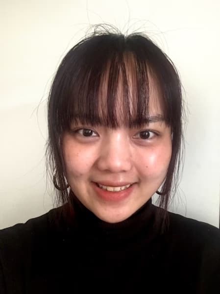 Profile photo of Phoebe, English tutor at Wiingy