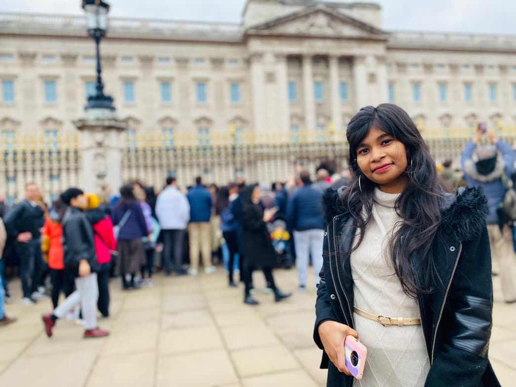 Travel snapshot of Roofiya during a trip