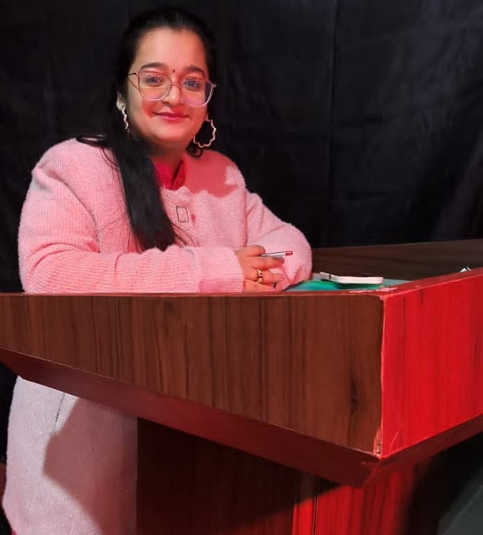 Profile photo of Reshu, Economics tutor at Wiingy