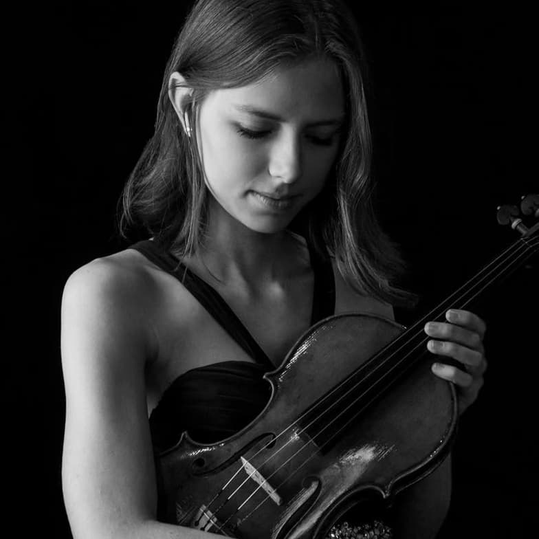 Profile photo of Onyx, Violin tutor at Wiingy