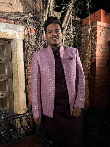 Profile photo of Darshan , Economics tutor at Wiingy