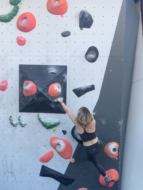 Profile photo of Chelsea , English tutor at Wiingy