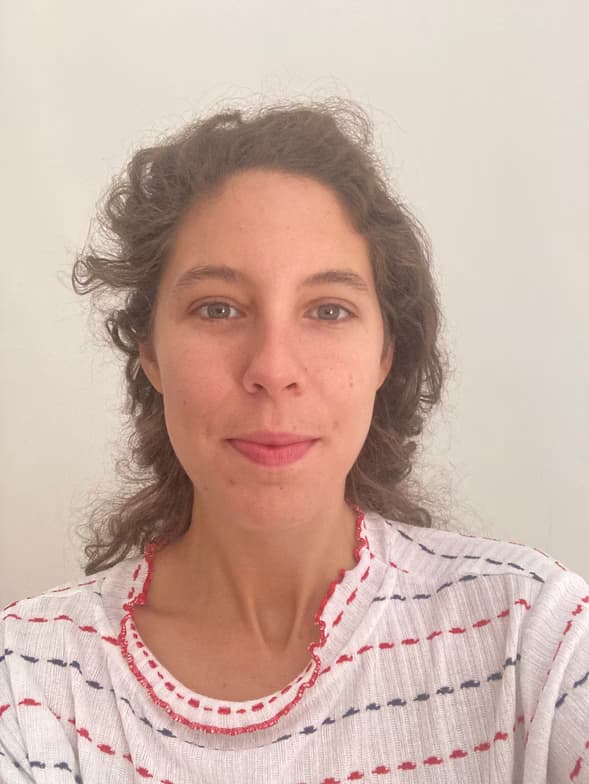 Profile photo of Angela, Guitar tutor at Wiingy