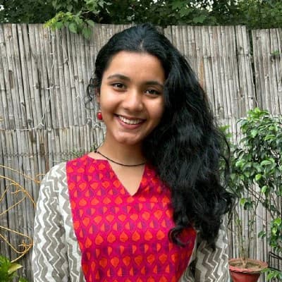 Profile photo of Charvi, Hindi tutor at Wiingy