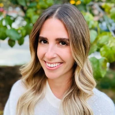 Profile photo of Cora, AP tutor at Wiingy