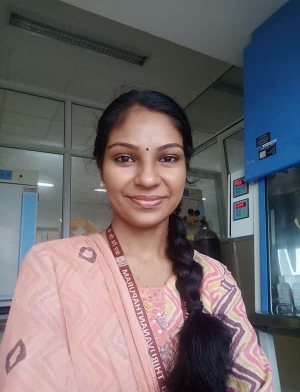 Profile photo of Devika, Biology tutor at Wiingy