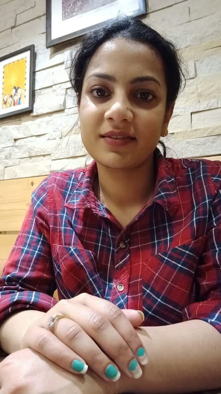 Profile photo of Divya, Physics tutor at Wiingy