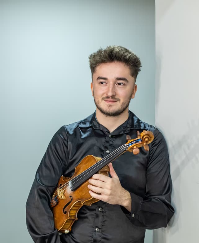 Profile photo of Djordje, Violin tutor at Wiingy