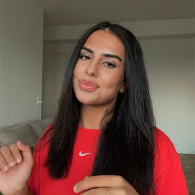 Profile photo of Elina, Violin tutor at Wiingy