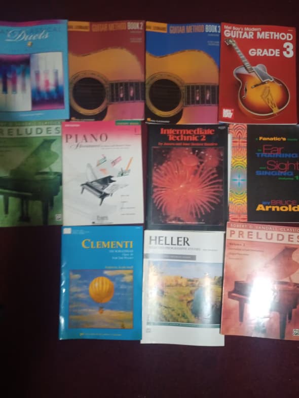 Singing learning materials by Lee