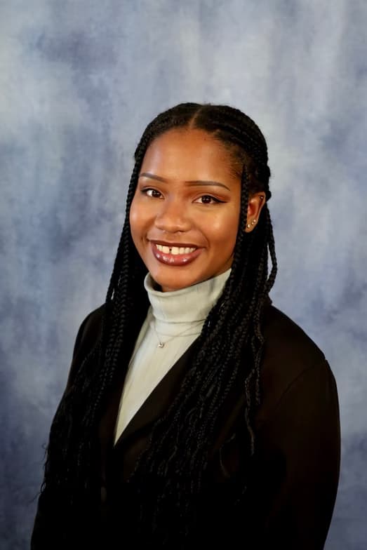 Profile photo of Valencia, English tutor at Wiingy