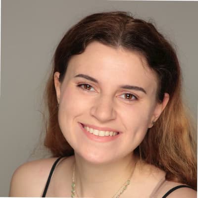 Profile photo of Clara, French tutor at Wiingy