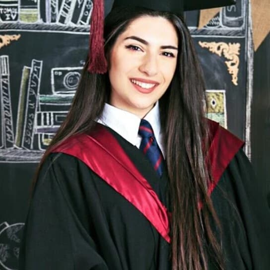 Profile photo of Eva, Biology tutor at Wiingy