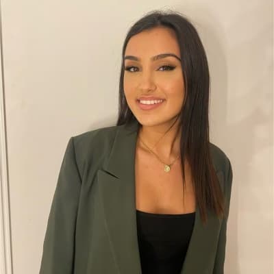 Profile photo of Flora, AP tutor at Wiingy