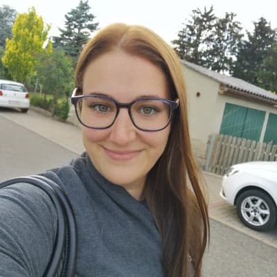 Profile photo of Imogen , French tutor at Wiingy