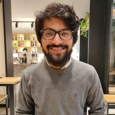 Profile photo of Ishir, Hindi tutor at Wiingy