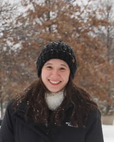 Profile photo of Luané, Yoga tutor at Wiingy