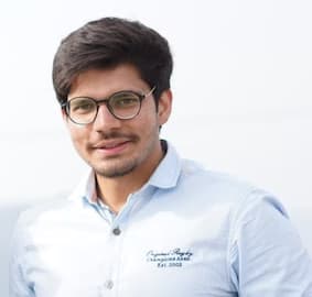 Profile photo of Dr Luckshay, Economics tutor at Wiingy