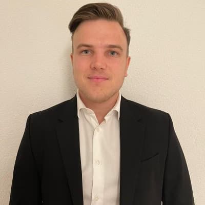 Profile photo of Miles, AP tutor at Wiingy