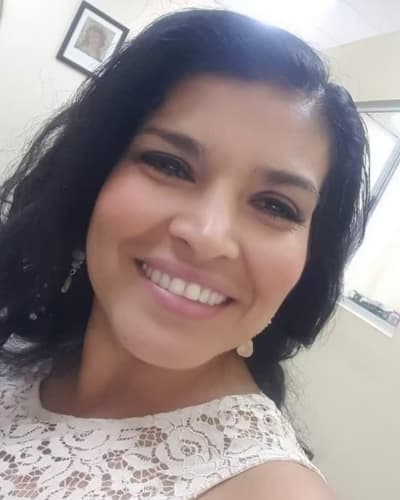 Profile photo of Veronica , Spanish tutor at Wiingy